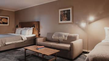 Family Room, 1 Double Bed with Sofa bed | Desk, laptop workspace, blackout drapes, cribs/infant beds