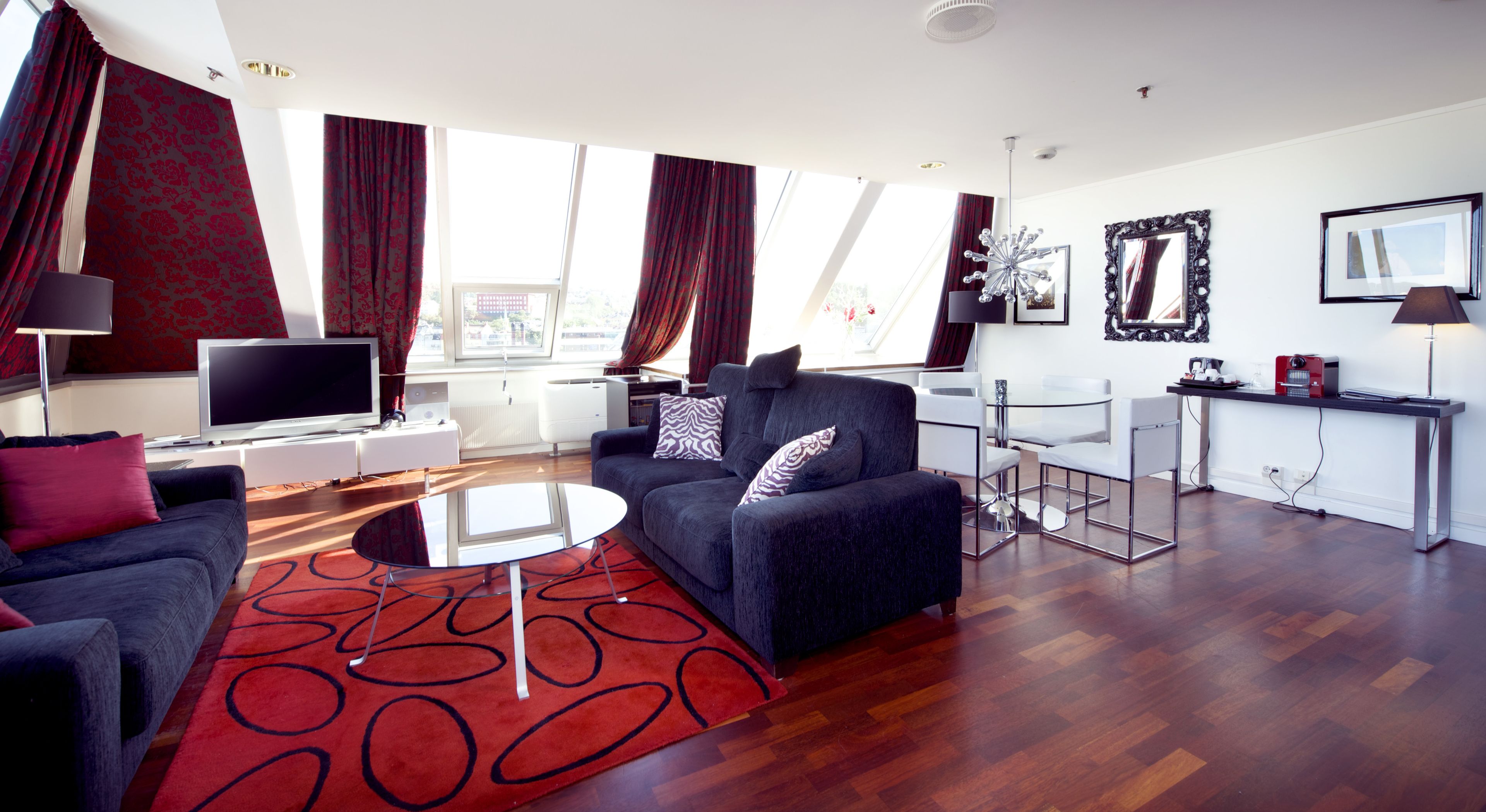 desk, laptop workspace, blackout curtains, cots/infant beds