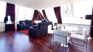 Desk, laptop workspace, blackout drapes, cribs/infant beds