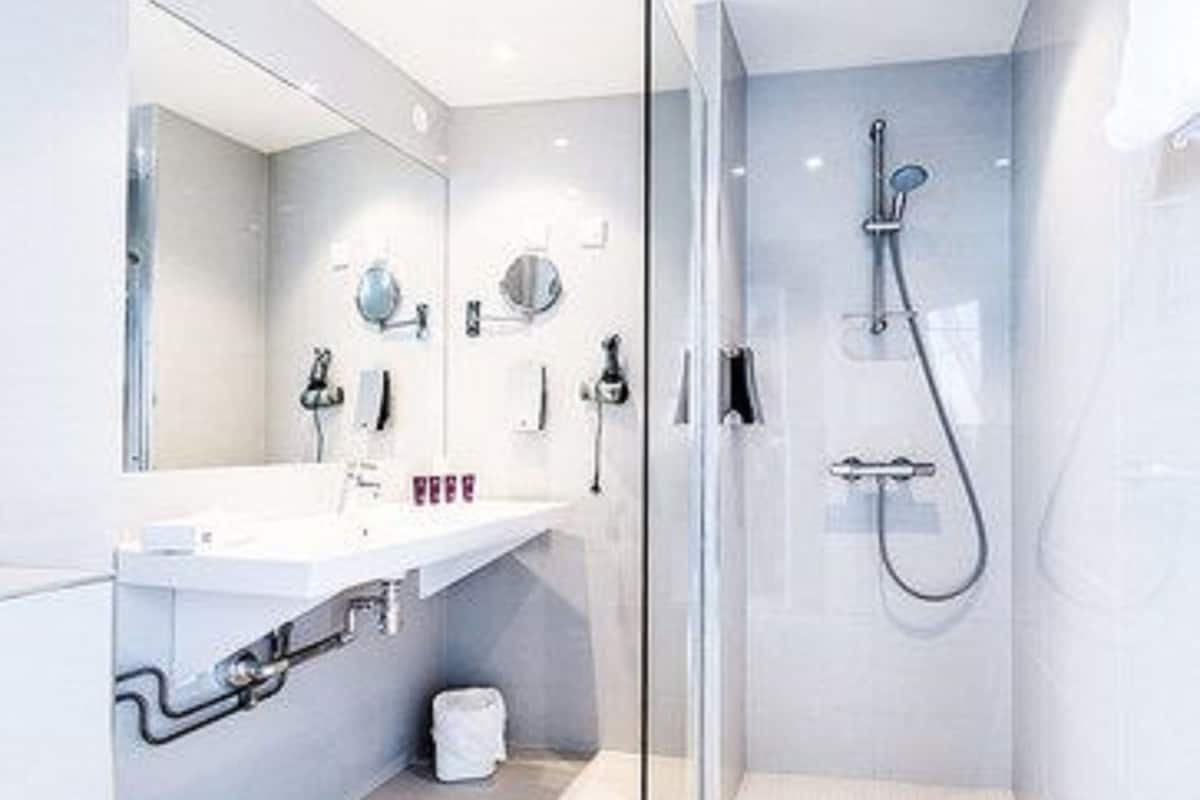 hair dryer, towels, toilet paper