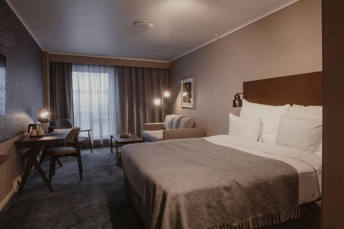 Deluxe Room, 1 Double Bed | Desk, laptop workspace, blackout curtains, cots/infant beds