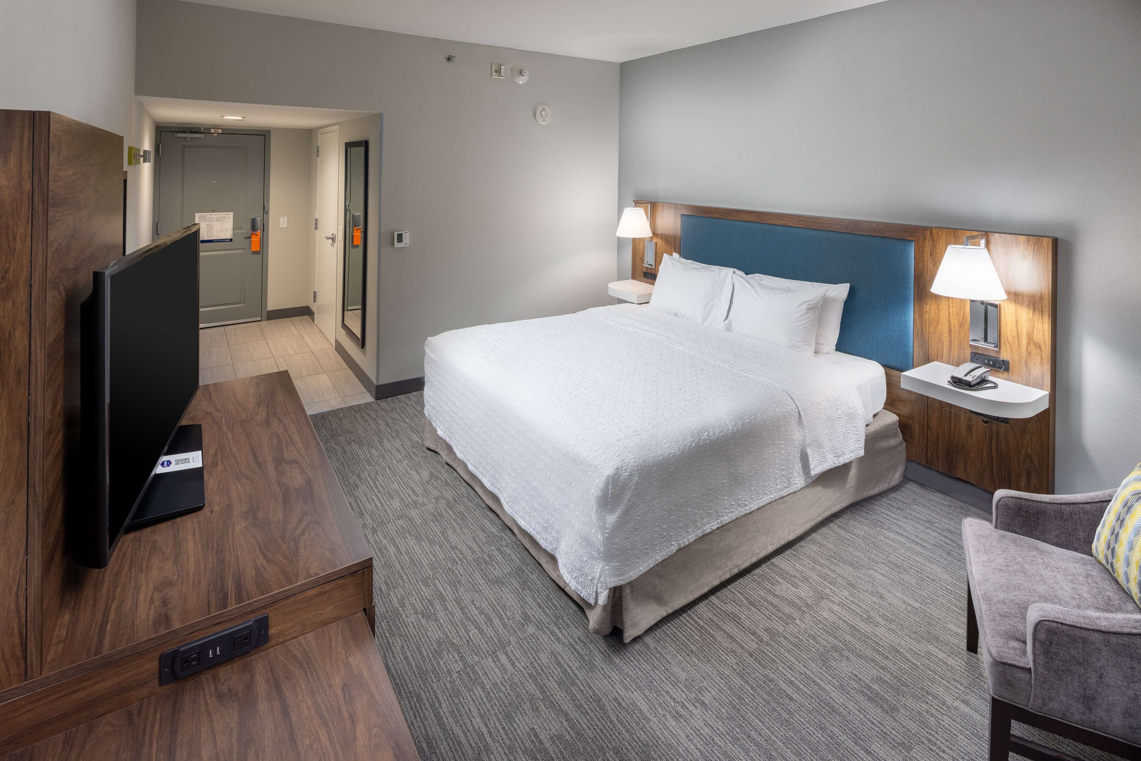 room, 1 king bed, accessible, non smoking | premium bedding, down duvets, desk, blackout curtains