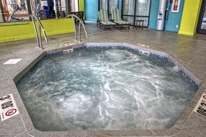 Indoor spa tub - Hampton Inn Asheville-Tunnel Rd. (Asheville)