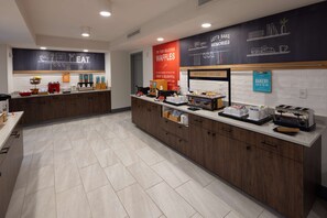 Buffet déjeuner gratuit tous les jours