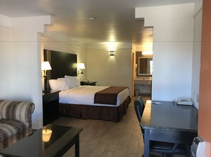 1 chambre, bureau, rideaux d’obscurcissement, fer et planche à repasser