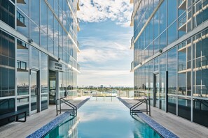 Exercise/lap pool