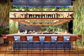 Bar (on property) at The Grayson Miami Downtown