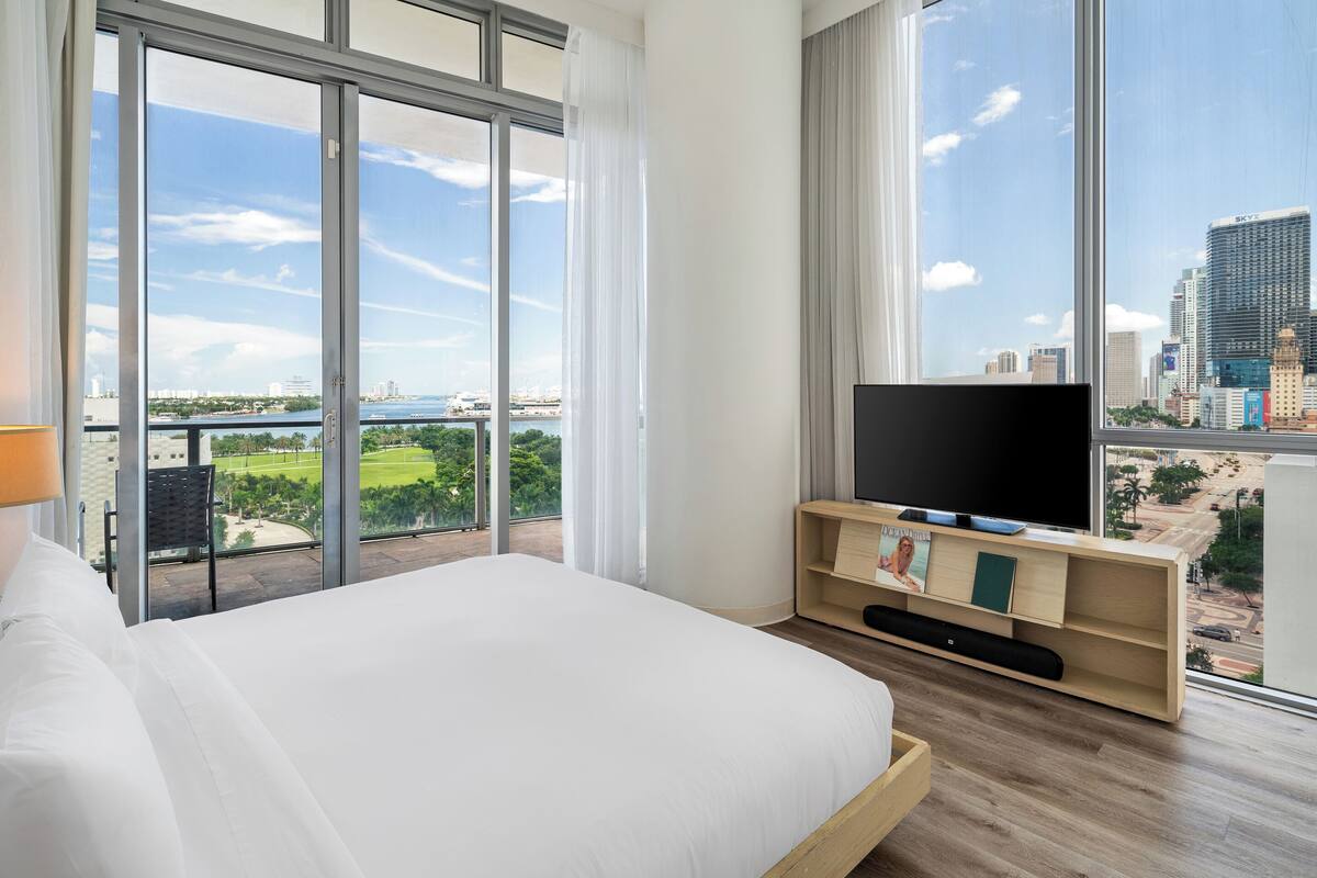Standaard kamer, 1 kingsize bed, uitzicht op de baai | Lakens van Egyptisch katoen, luxe beddengoed, pillowtop-bedden