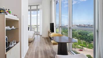 Standard Room, 1 King Bed, Bay View | Egyptian cotton sheets, premium bedding, pillowtop beds, minibar