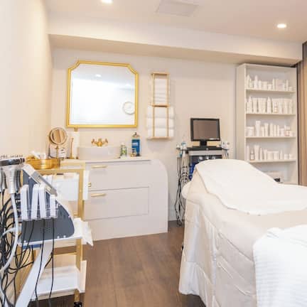 Sauna, body treatments, hydrotherapy, aromatherapy, hot stone massages