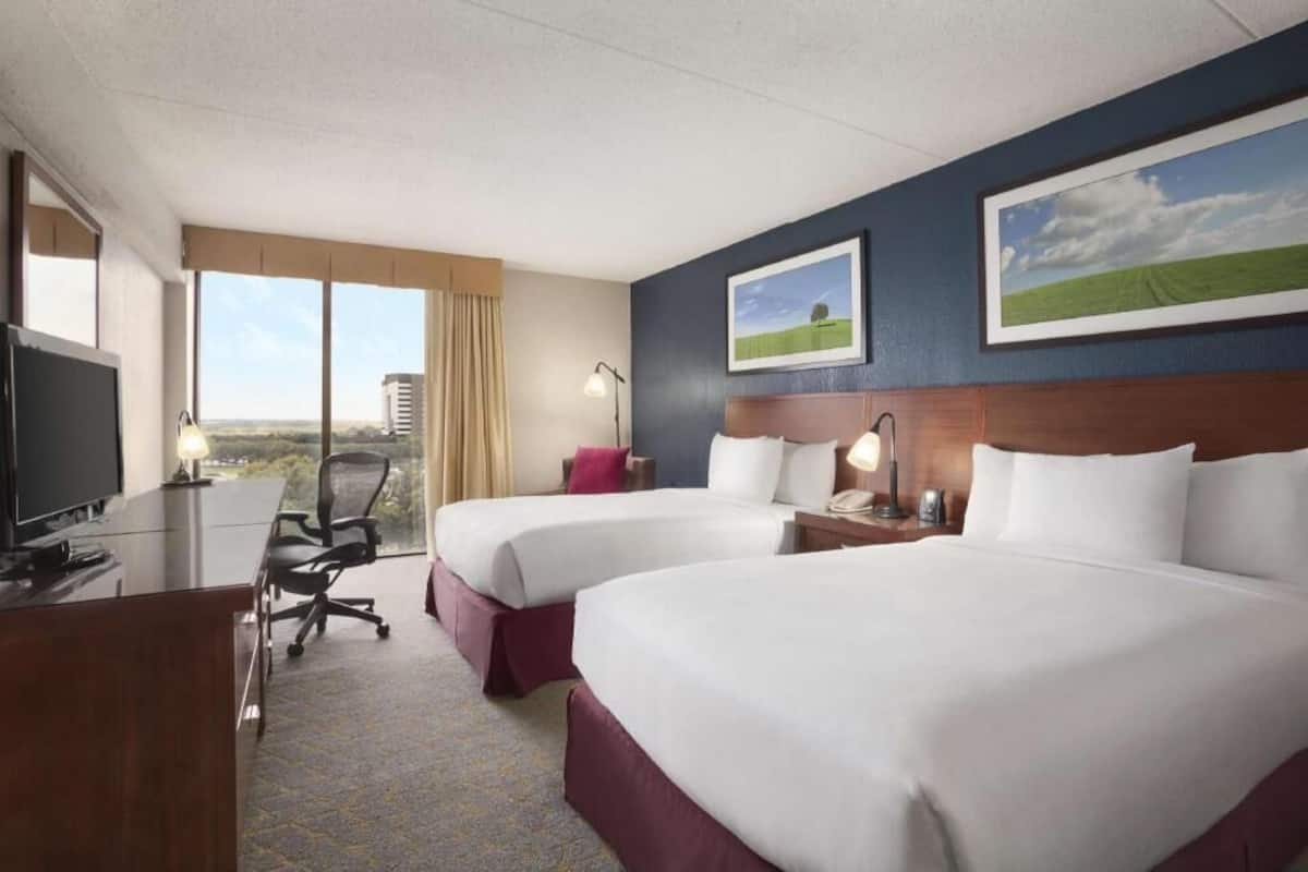 Premium bedding, down duvets, in-room safe, desk