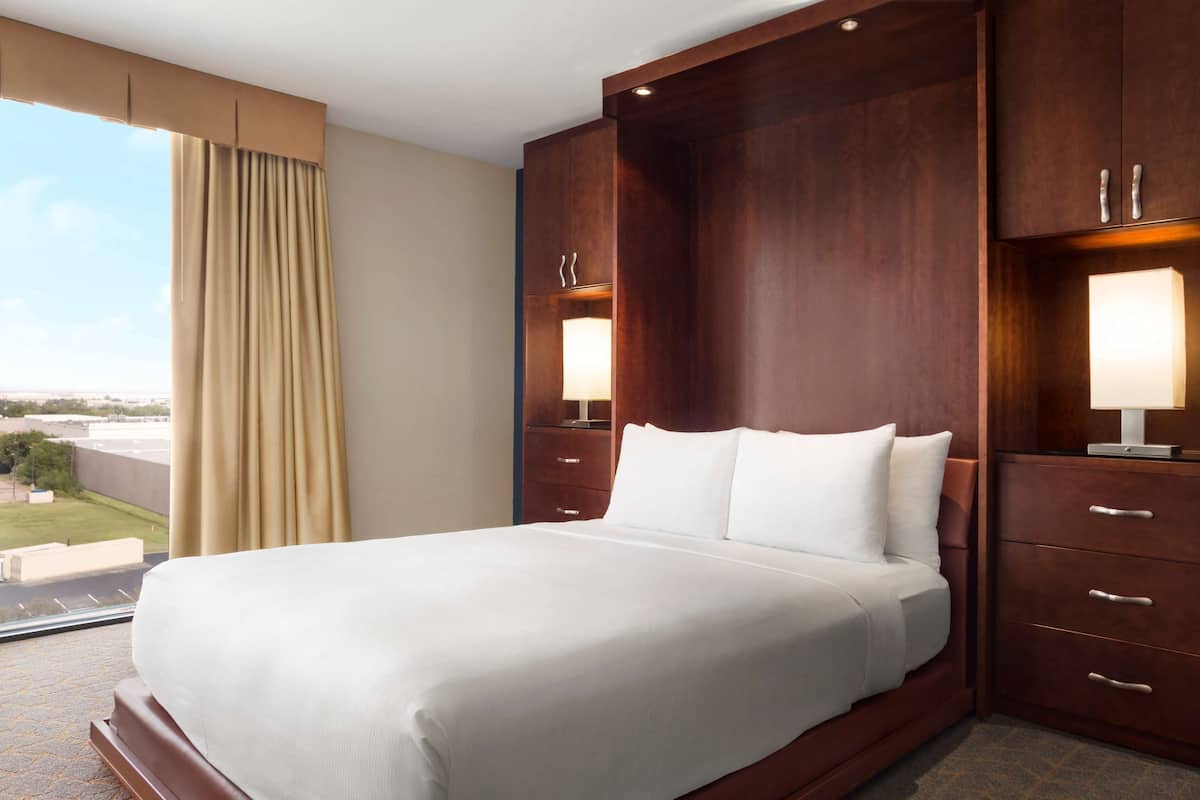 Peralatan tempat tidur premium, gebar bulu kapas, peti besi dalam bilik