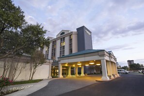 Exterior - DoubleTree by Hilton Dallas - DFW Airport North (Irving)