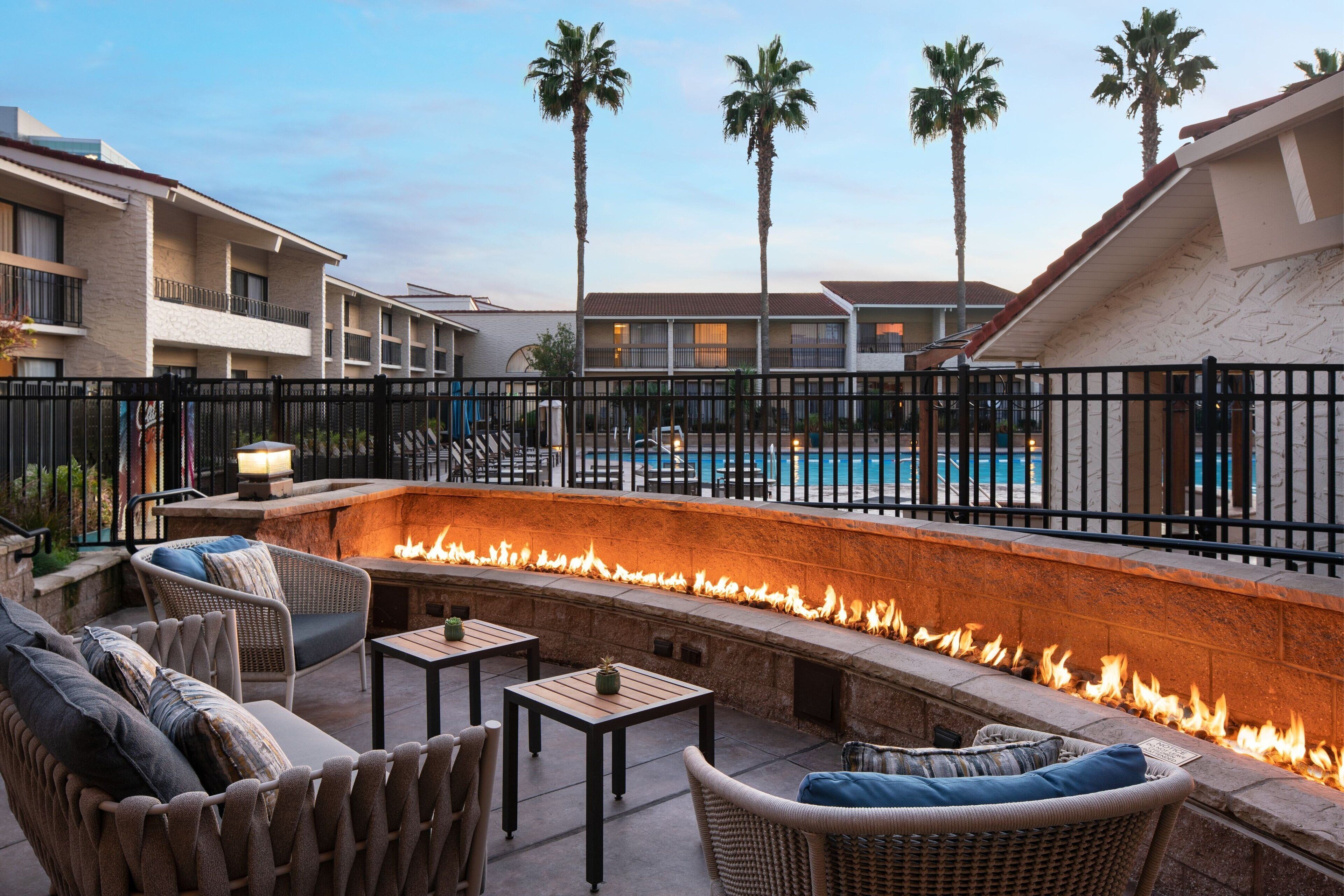 2 restaurants, breakfast, lunch, dinner served; American cuisine