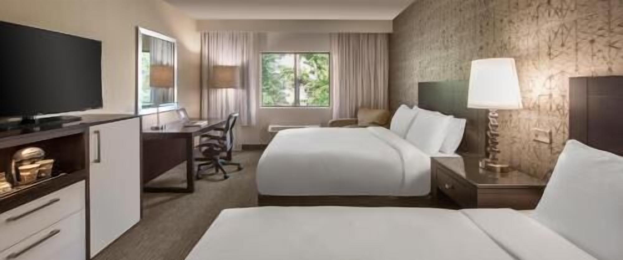 Premium bedding, in-room safe, desk, iron/ironing board