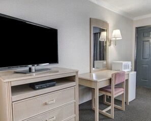 Standard Room, 1 King Bed, Non Smoking | Iron/ironing board, free WiFi, bed sheets