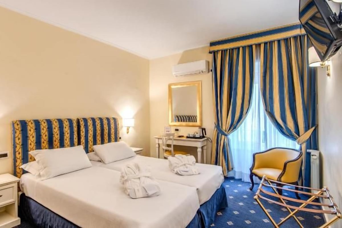 Ropa de cama de alta calidad y minibar 