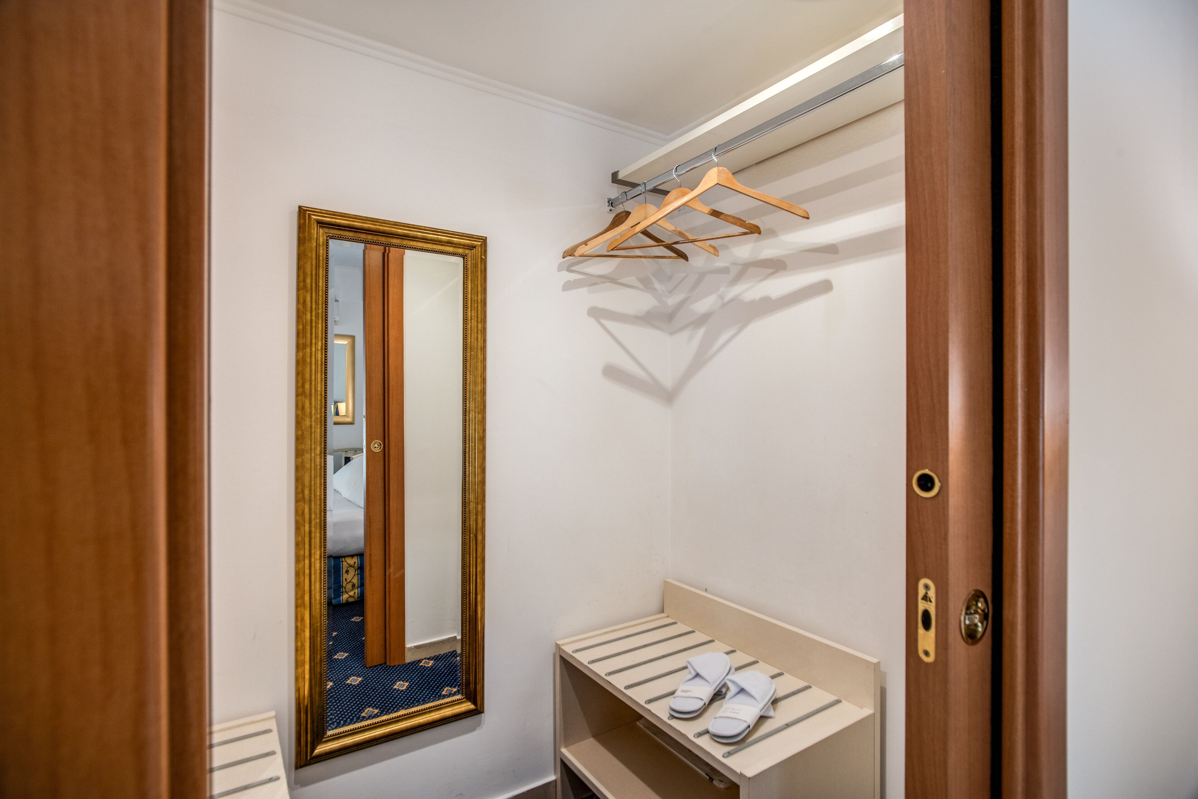deluxe suite | 1 bedroom, premium bedding, minibar, in-room safe