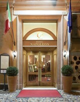 Fachada de la propiedad por la tarde o noche