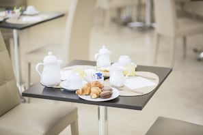 Frühstück, Mittagessen, Abendessen, italienische Küche
