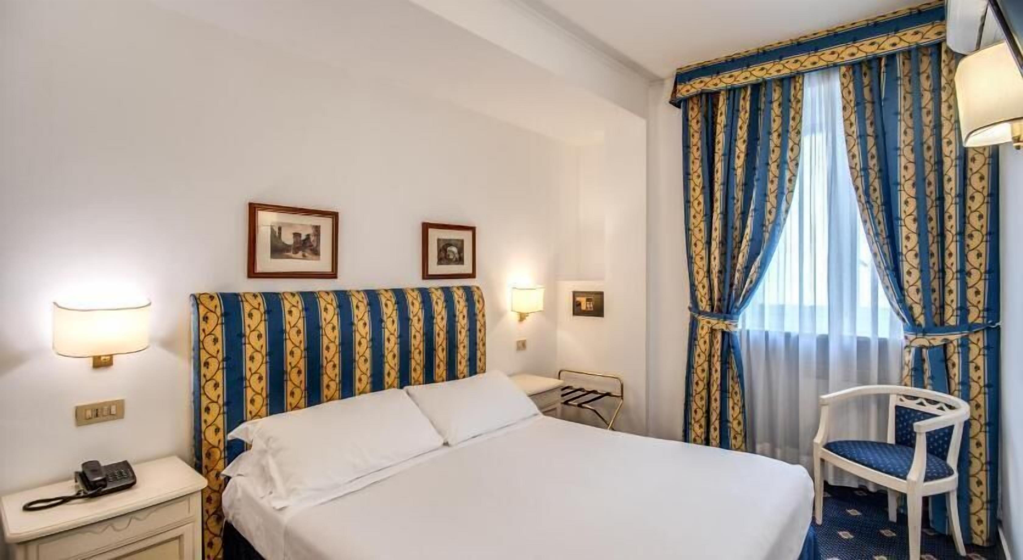 Ropa de cama de alta calidad y minibar 
