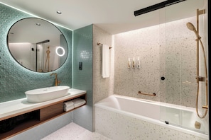 Ensemble douche/baignoire, articles de toilette écologiques