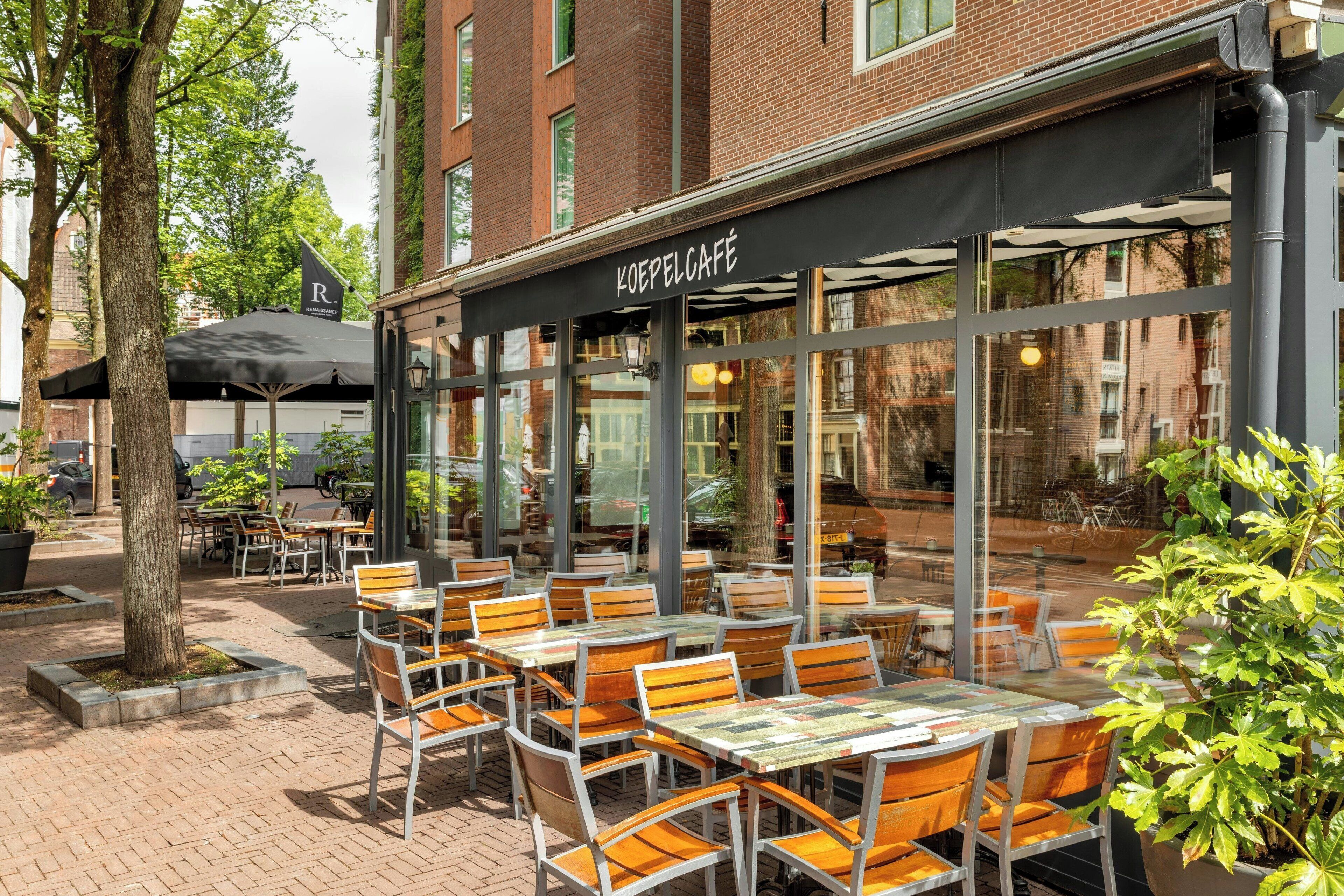 2 restaurants, breakfast, lunch served; local and international cuisine