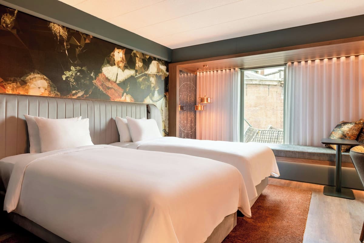 Room, 2 Single Beds, Non Smoking | 1 bedroom, premium bedding, pillow-top beds, in-room safe