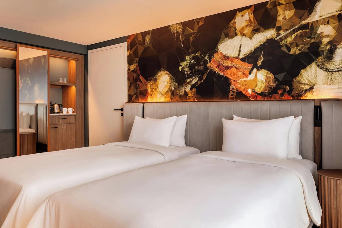 Room, 2 Twin Beds, Non Smoking | 1 bedroom, premium bedding, pillowtop beds, in-room safe