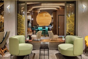 Se sirven almuerzos, cenas y happy hour