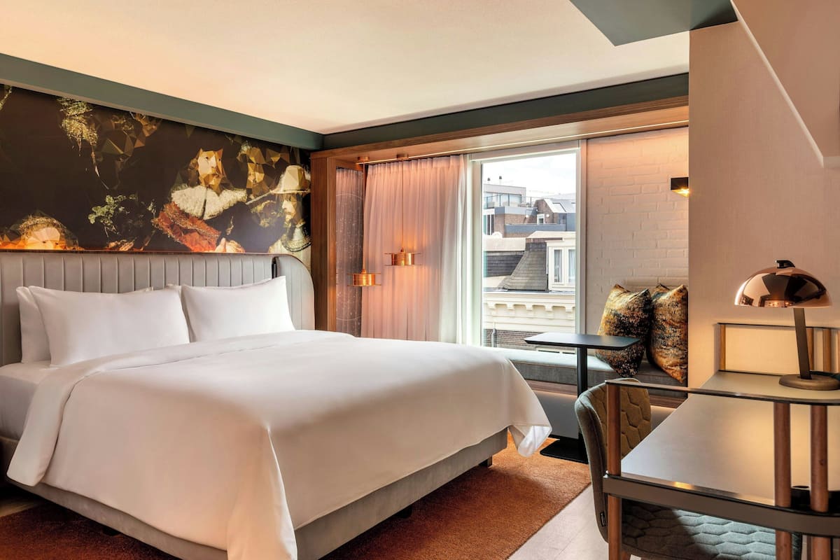 Executive Room, 1 Double Bed, Non Smoking | 1 bedroom, premium bedding, pillowtop beds, in-room safe