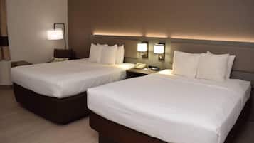 低刺激性寝具、デスク、ノートパソコン用作業スペース、遮光カーテン