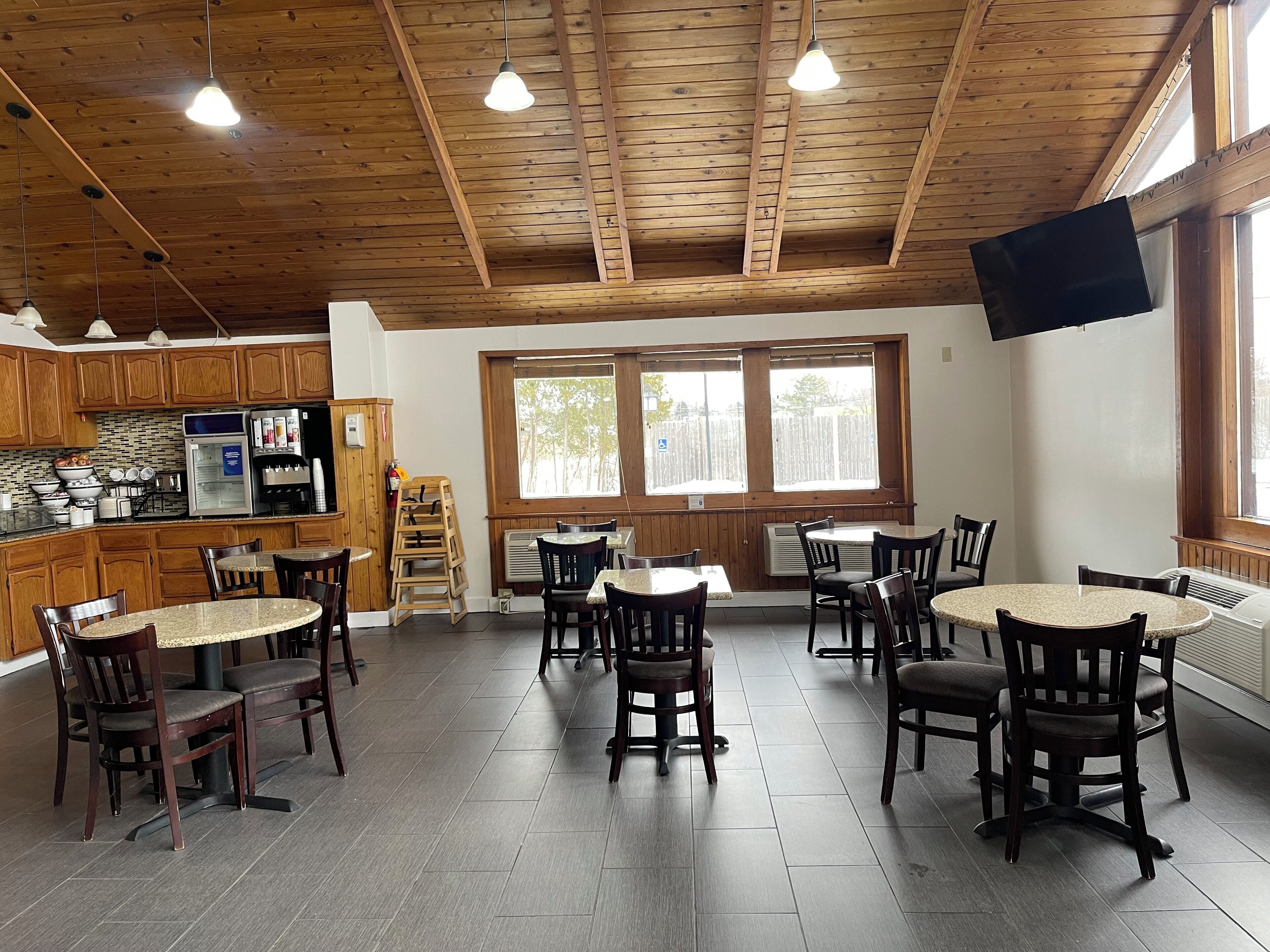 Photo - Comfort Inn & Suites Syracuse-Carrier Circle