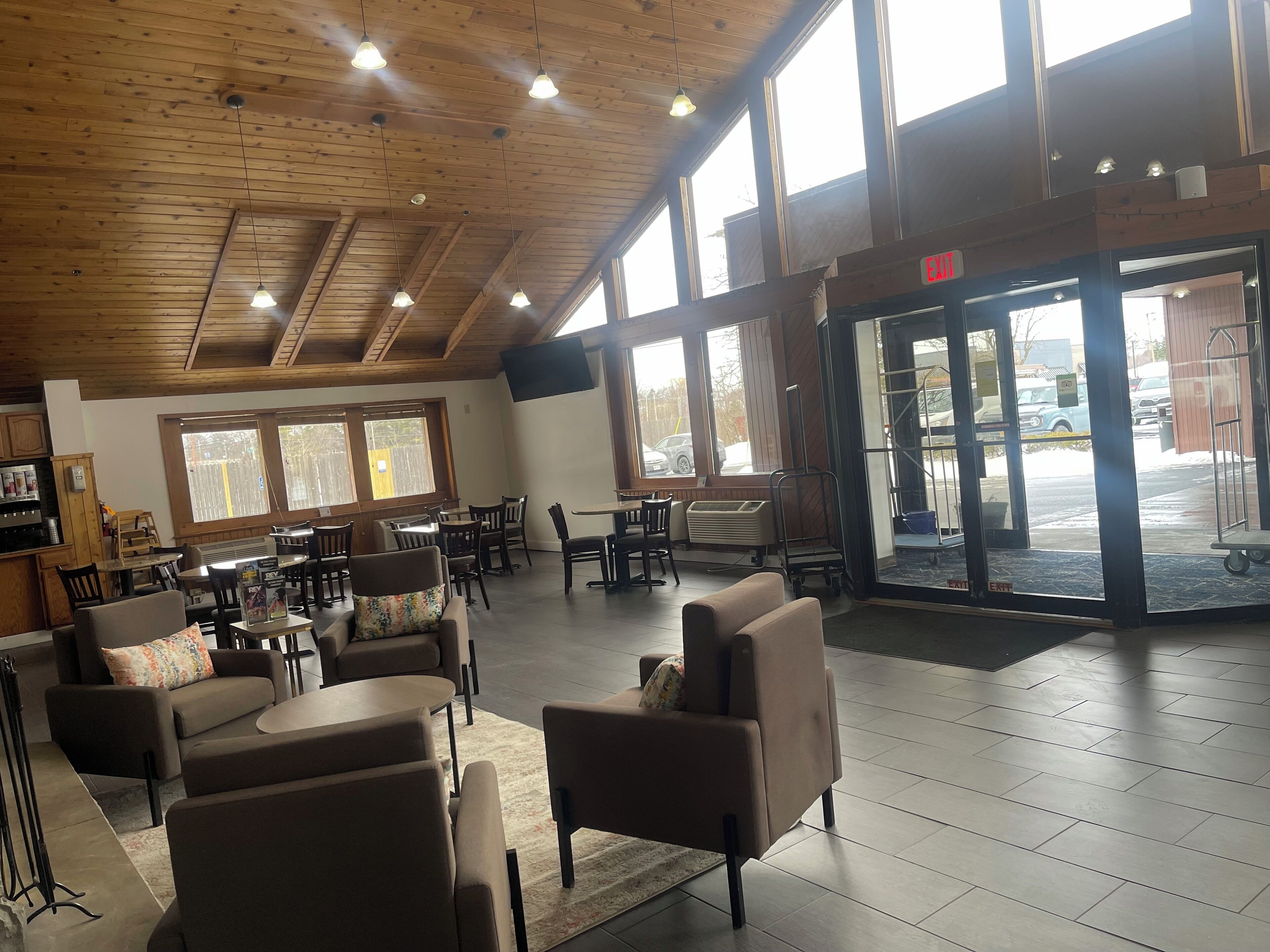 Photo - Comfort Inn & Suites Syracuse-Carrier Circle