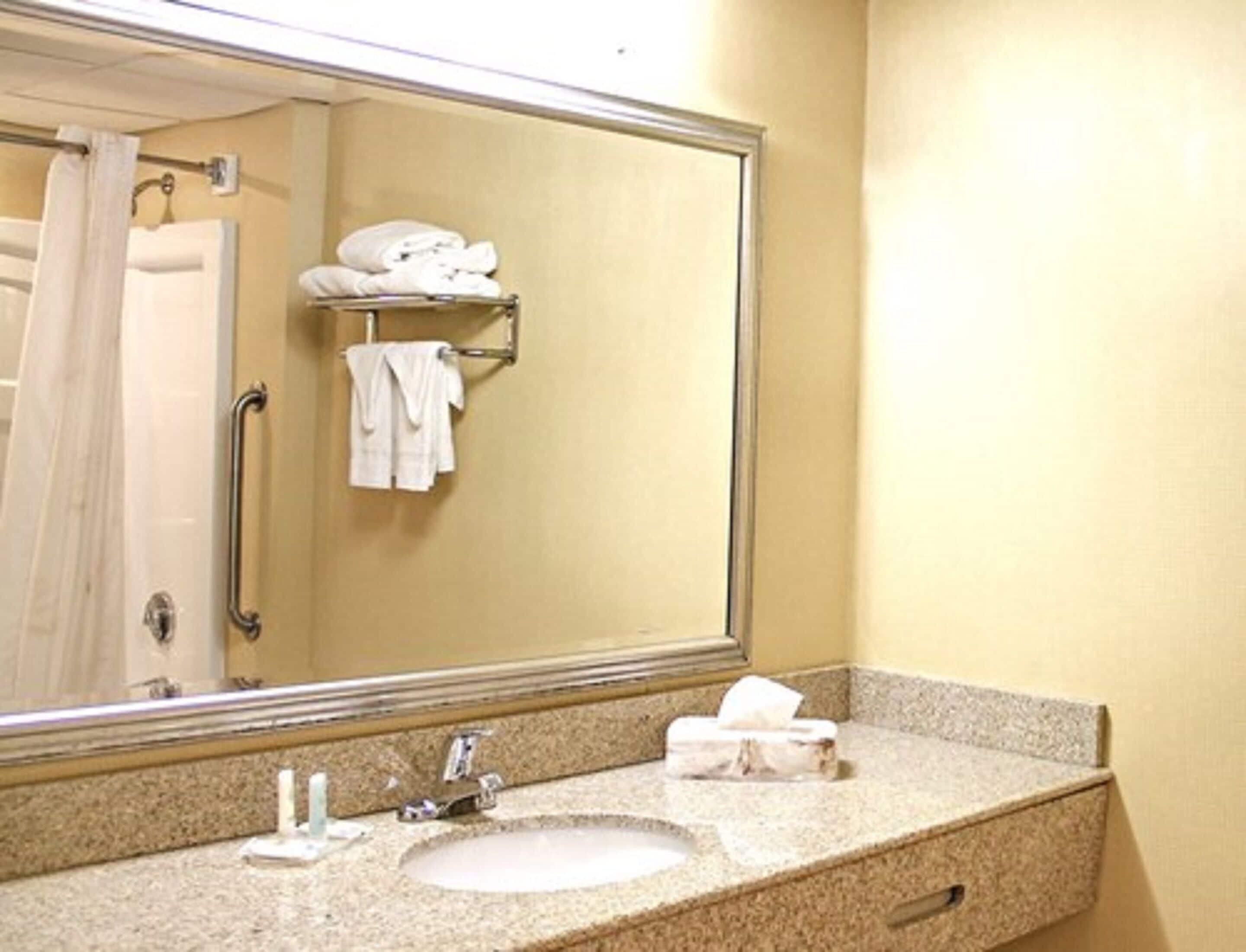 Photo - Comfort Inn & Suites Syracuse-Carrier Circle