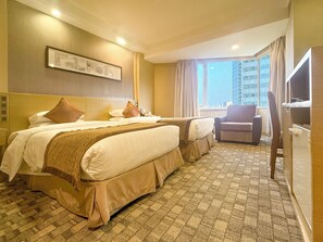 Superior Twin Room | Minibar, in-room safe, desk, blackout drapes