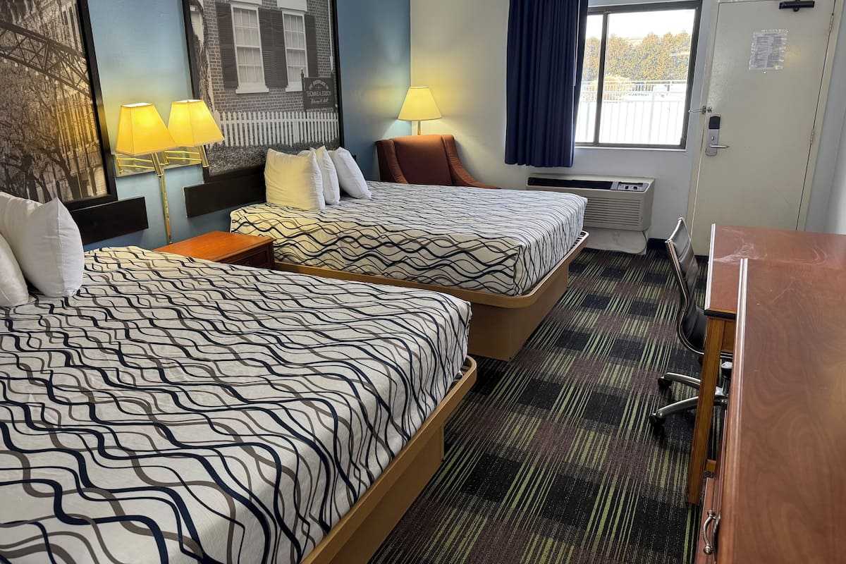 Deluxe Room, 2 Queen Beds, Non Smoking