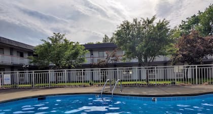 Sprucewood Inn