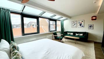 Superior Room, 1 King Bed | 1 bedroom, free WiFi, bed sheets
