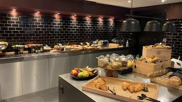 Petit déjeuner continental servi tous les jours en supplément