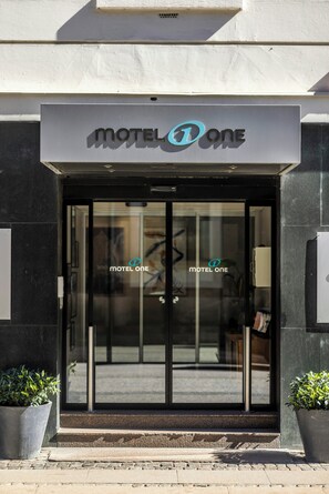 Property entrance - Motel One Copenhagen (Copenhagen)