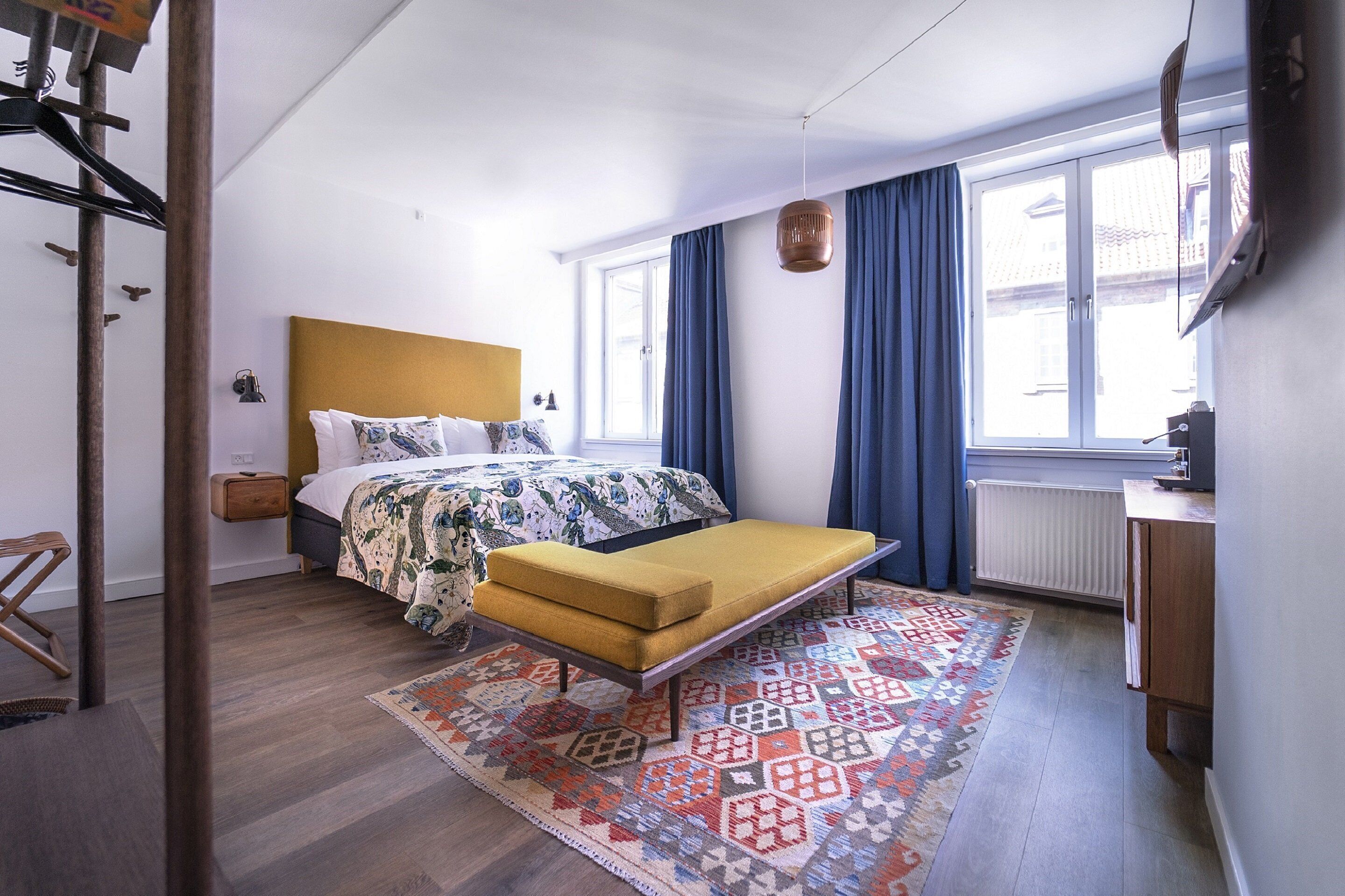 business room, 1 double bed | 1 bedroom, free wifi, bed sheets