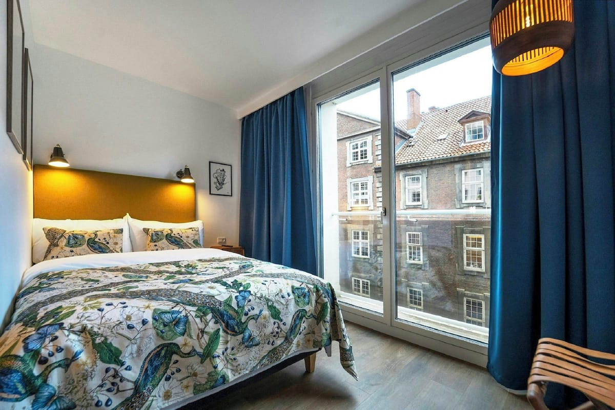 Room, 1 Queen Bed (COSY ONE) | 1 bedroom, free WiFi, bed sheets