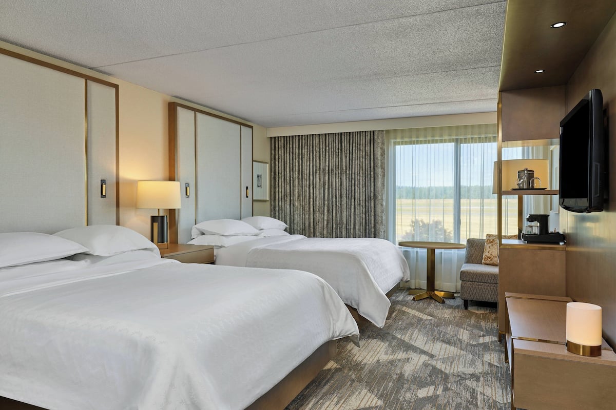Premium bedding, in-room safe, desk, iron/ironing board