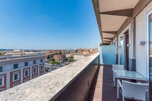 Junior Suite, 1 King Bed, Terrace, City View | Premium bedding, minibar, in-room safe, desk