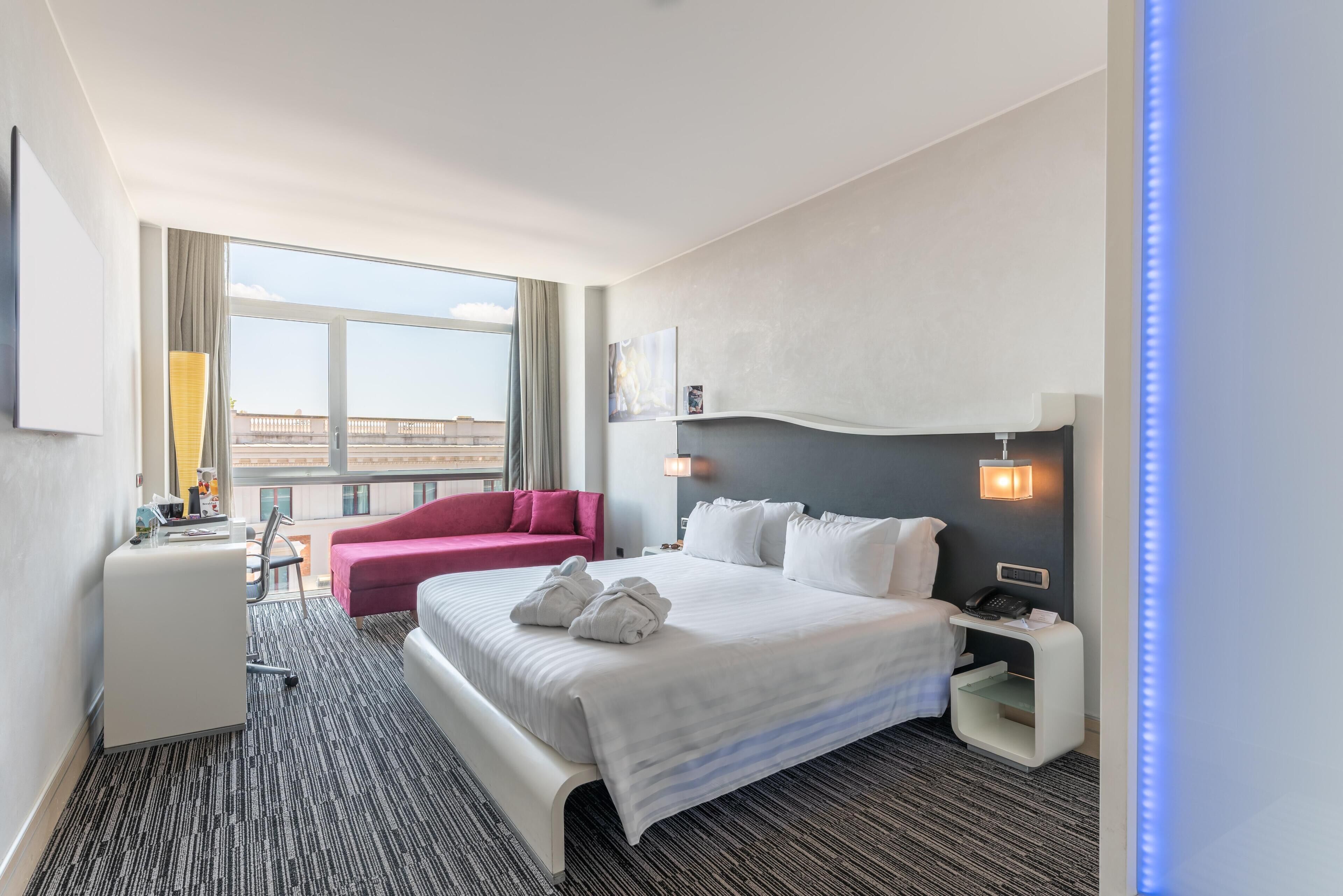 Deluxe Room, 1 King Bed | Premium bedding, minibar, in-room safe, desk