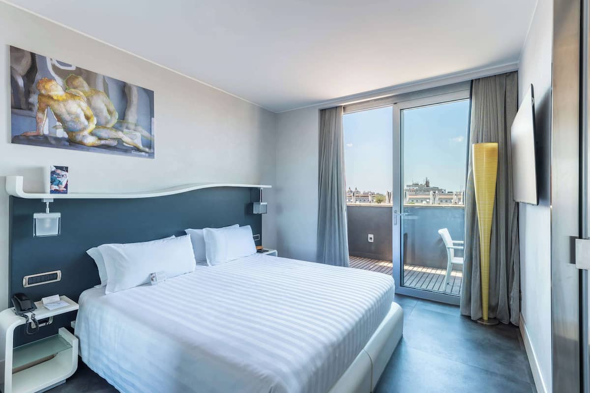 Junior Suite, 1 King Bed, Terrace, City View | Premium bedding, minibar, in-room safe, desk