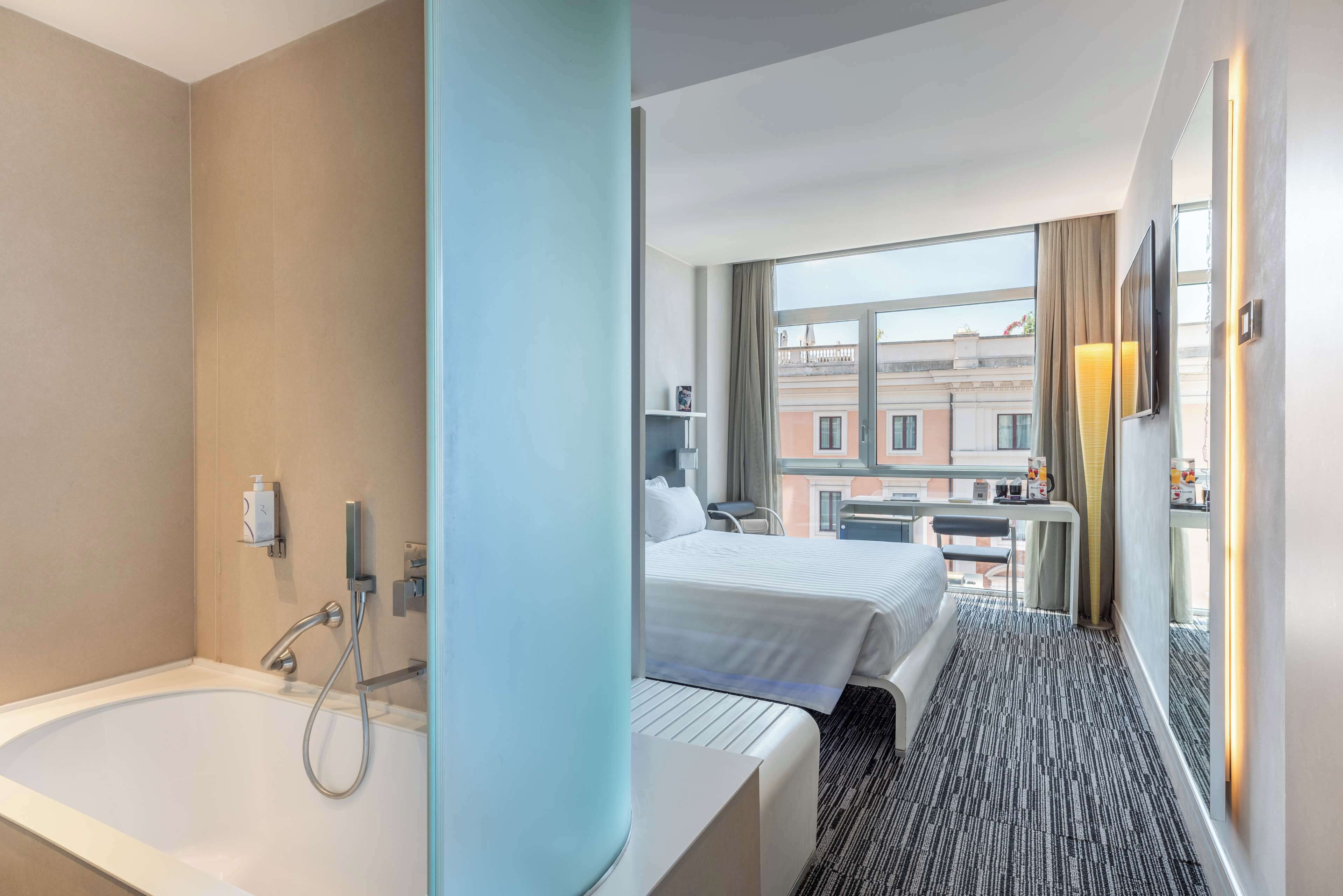 comfort room, 1 king bed (twin bed on request) | 1 bedroom, premium bedding, minibar, in-room safe