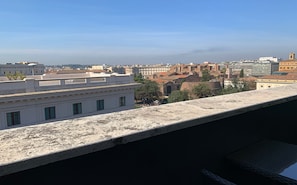 Suite junior, 1 cama de matrimonio grande, terraza, vistas a la ciudad | Vistas del balcón