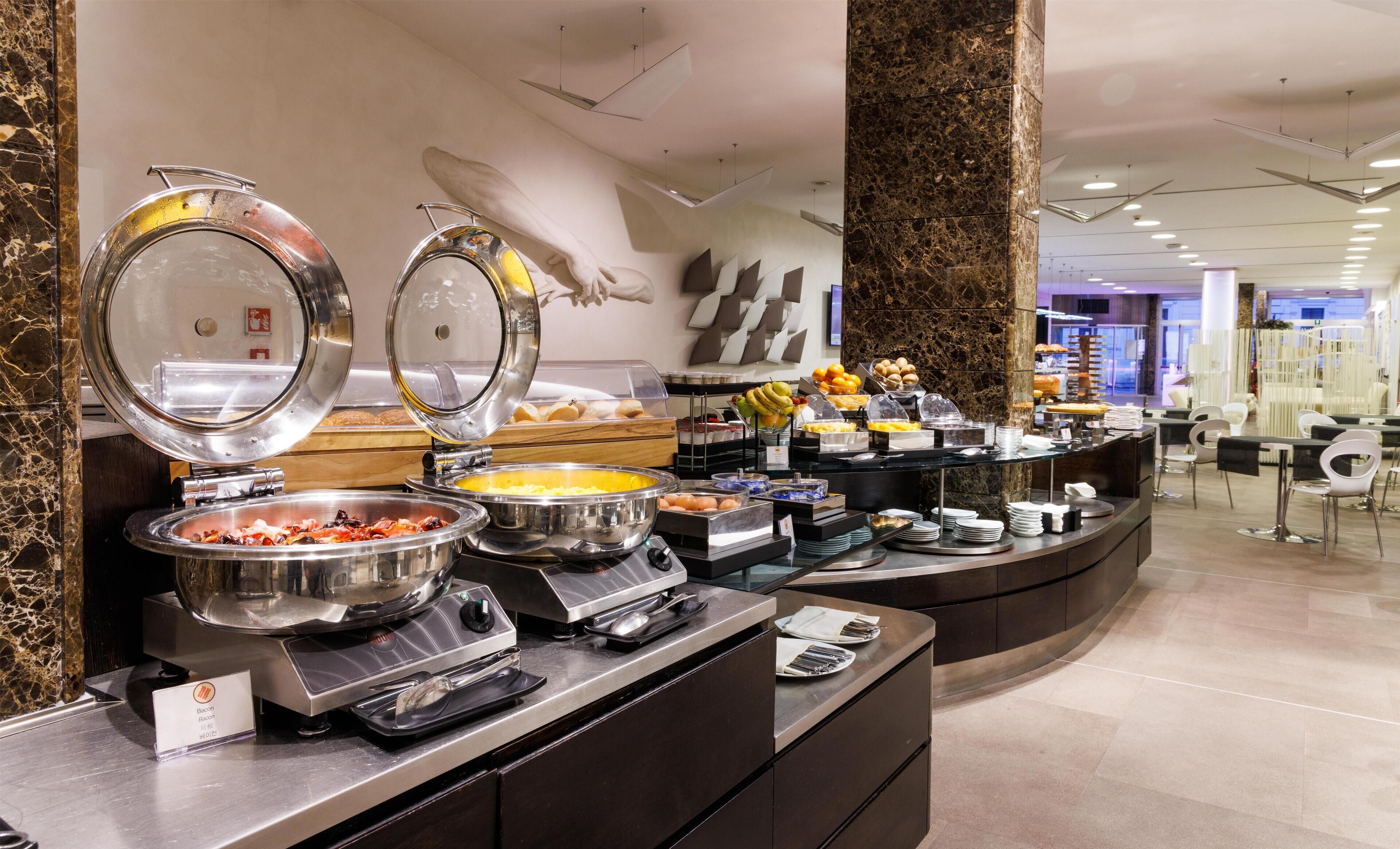 Colazione a buffet, servita tutte le mattine (16 EUR a persona) 